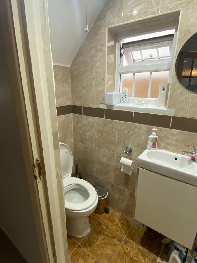 Large Double Bedroom With Free On Site Parking 킹스턴어폰템스 외부 사진