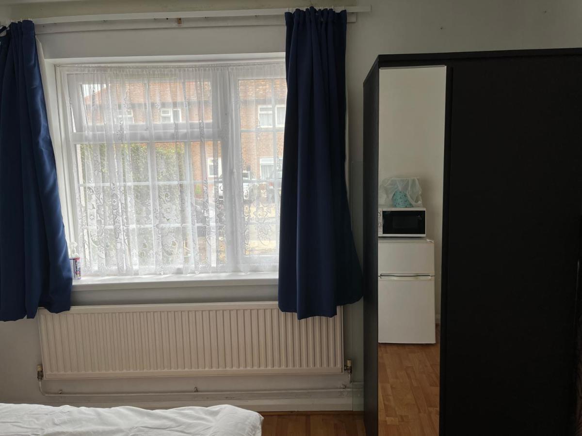 Large Double Bedroom With Free On Site Parking 킹스턴어폰템스 외부 사진
