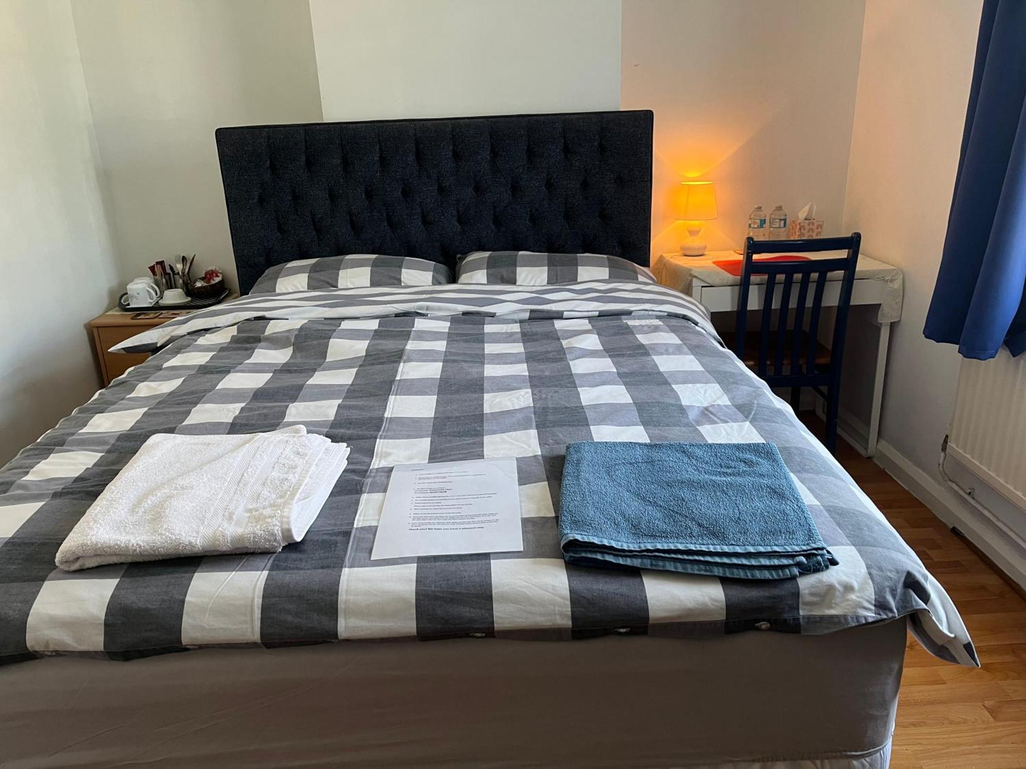 Large Double Bedroom With Free On Site Parking 킹스턴어폰템스 외부 사진